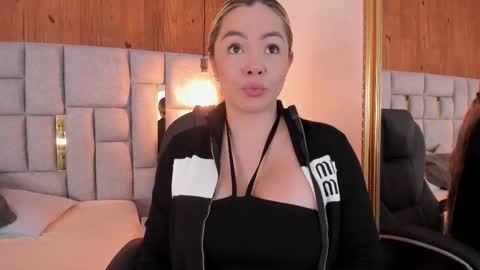 Saori  online show from October 18, 2025, 12:06 pm