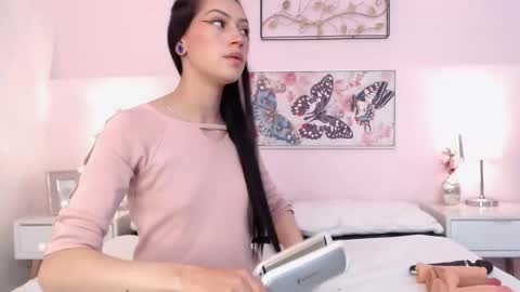 Sara online show from November 24, 2025, 8:19 pm