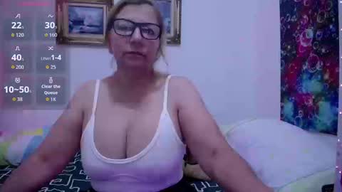 Snapshot of sara211 chatting on September 17, 2025, 1:24 pm sara online show from September 17, 2025, 1:24 pm