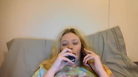 sara9920 online show from April 3, 2026, 7:12 pm