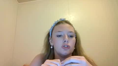 sara9920 online show from April 6, 2026, 3:15 am
