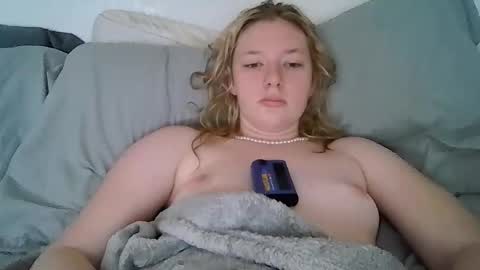sara9920 online show from April 13, 2026, 5:07 pm