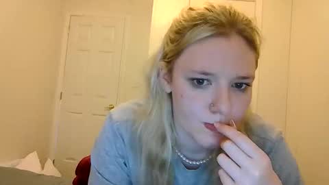 sara9920 online show from April 14, 2026, 8:15 pm
