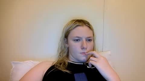 sara9920 online show from April 21, 2026, 2:51 am