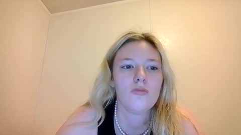 sara9920 online show from April 24, 2026, 12:02 am