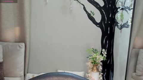    online show from September 20, 2025, 12:06 pm