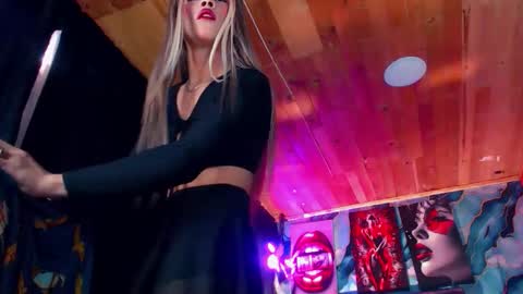 Snapshot of sara_buck chatting on May 9, 2026, 9:20 pm sara_buck online show from May 9, 2026, 9:20 pm