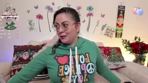 Snapshot of sara_crowe chatting on December 14, 2024, 6:13 am Sara Crowe online show from December 14, 2024, 6:13 am