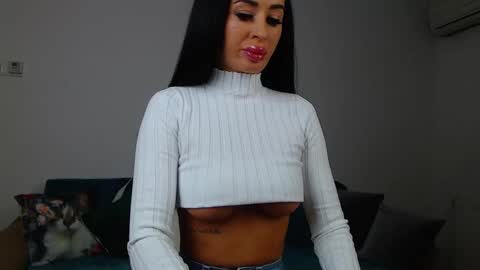 Im Sara I am happy to be here  online show from February 13, 2025, 7:03 am