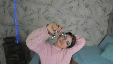 sara online show from January 6, 2025, 1:08 pm