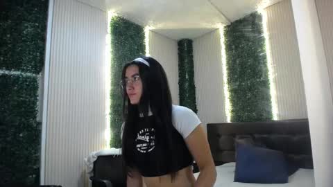 Sara online show from May 1, 2026, 1:05 pm
