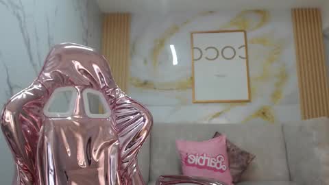 Sara  online show from October 1, 2025, 1:28 pm