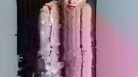 Snapshot of sara_love43 chatting on February 4, 2025, 3:22 am Sara love online show from February 4, 2025, 3:22 am