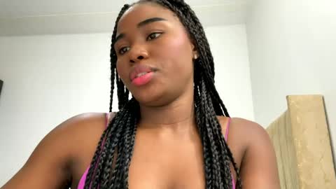 Snapshot of sara_muscle chatting on May 10, 2026, 1:22 am Sara online show from May 10, 2026, 1:22 am