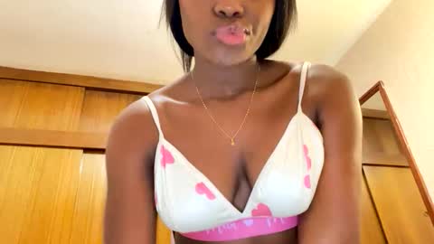 Snapshot of sara_muscle chatting on June 9, 2026, 12:55 am Sara online show from June 9, 2026, 12:55 am