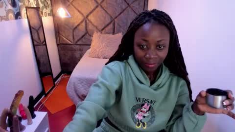 Snapshot of sara_naugty chatting on November 5, 2025, 2:39 pm S A R A online show from November 5, 2025, 2:39 pm
