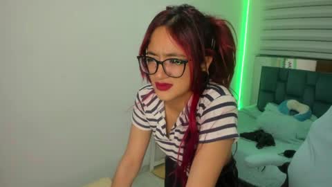 Snapshot of sara_red_x chatting on May 6, 2026, 3:24 am sara_red_x online show from May 6, 2026, 3:24 am