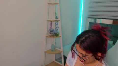 Snapshot of sara_red_x chatting on May 27, 2026, 3:14 am sara_red_x online show from May 27, 2026, 3:14 am