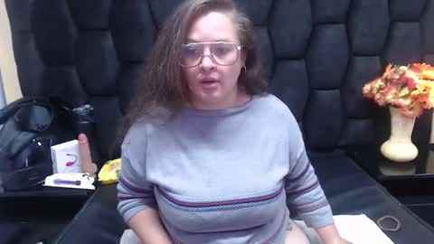 sara_thonson_ online show from December 19, 2024, 2:02 pm