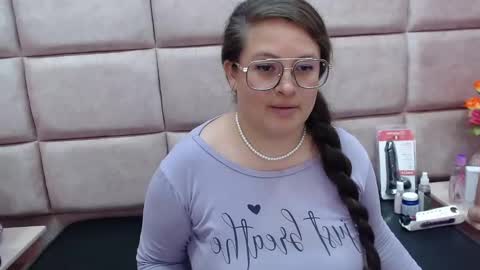 sara_thonson_ online show from February 9, 2025, 9:05 am