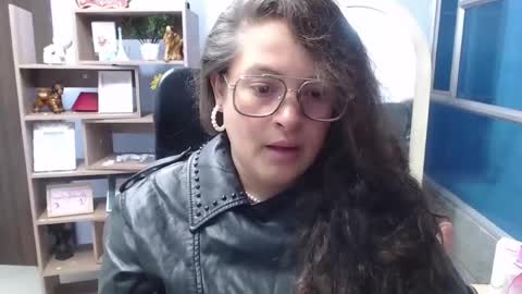 sara_thonson_ online show from February 19, 2025, 2:55 am