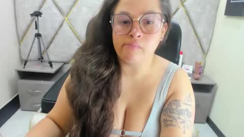 sara_thonson_ online show from May 13, 2026, 3:48 am