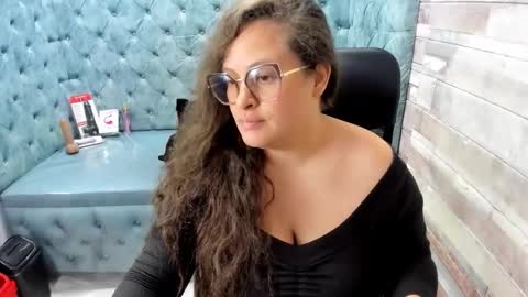 Snapshot of sara_thonson_ chatting on June 8, 2026, 4:13 am sara_thonson_ online show from June 8, 2026, 4:13 am
