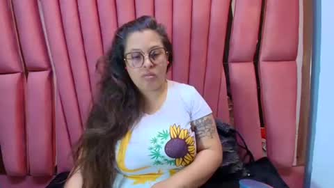 Snapshot of sara_thonson_ chatting on July 19, 2026, 3:43 am sara_thonson_ online show from July 19, 2026, 3:43 am