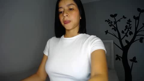 Sara online show from November 18, 2025, 1:33 am