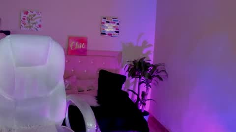 Sarah Ramirez online show from March 6, 2025, 2:51 pm