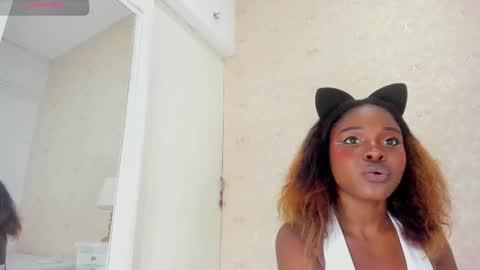 saraacollinss online show from February 28, 2025, 8:50 pm