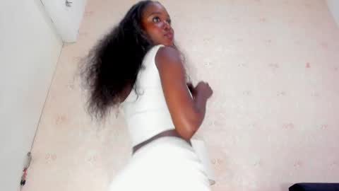 saraacollinss online show from September 29, 2025, 8:13 pm