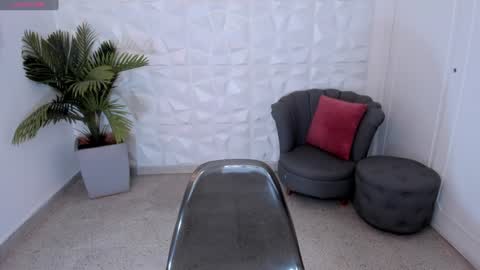 Snapshot of saraamills chatting on December 19, 2024, 7:29 pm Sara online show from December 19, 2024, 7:29 pm