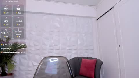 Snapshot of saraamills chatting on December 22, 2024, 1:45 am Sara online show from December 22, 2024, 1:45 am