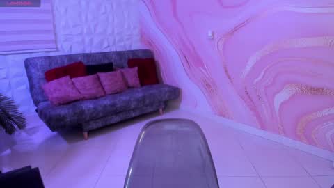 Snapshot of saraamills chatting on January 4, 2025, 6:40 pm Sara online show from January 4, 2025, 6:40 pm