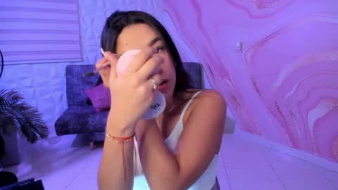 Snapshot of saraamills chatting on January 6, 2025, 12:02 pm Sara online show from January 6, 2025, 12:02 pm