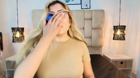 Snapshot of sarablonde_t chatting on June 19, 2026, 8:01 pm sarablonde_t online show from June 19, 2026, 8:01 pm
