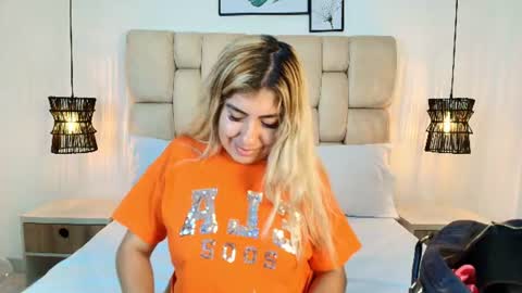 Snapshot of sarablonde_t chatting on July 1, 2026, 4:40 pm sarablonde_t online show from July 1, 2026, 4:40 pm