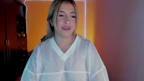 saradiazxxx online show from April 16, 2026, 8:15 am