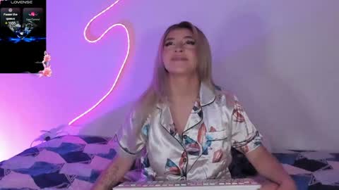 saradiazxxx online show from May 25, 2026, 8:09 am