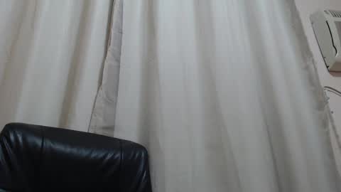 saradorj92 online show from October 4, 2025, 8:34 am