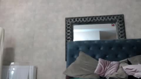 saraelise online show from November 15, 2025, 6:15 pm