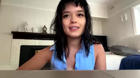 Snapshot of sarah_heart_aus chatting on February 5, 2025, 4:37 am Sarah Heart Aus online show from February 5, 2025, 4:37 am