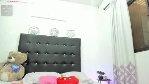 sarah_lowee online show from September 21, 2025, 7:59 pm