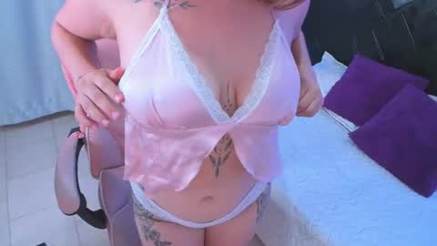 Snapshot of sarah_miel chatting on June 13, 2026, 4:10 am Sarah online show from June 13, 2026, 4:10 am