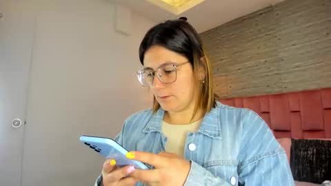 Sarah Deyvis online show from September 22, 2025, 12:51 pm