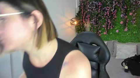 Sarah Deyvis online show from January 14, 2026, 4:01 pm