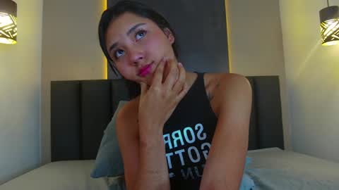 Snapshot of sarahevans__ chatting on January 17, 2025, 6:23 pm Sarah Evans online show from January 17, 2025, 6:23 pm