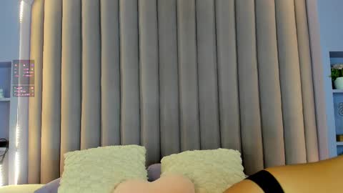 Snapshot of sarahevans__ chatting on February 17, 2025, 7:31 pm Sarah Evans online show from February 17, 2025, 7:31 pm