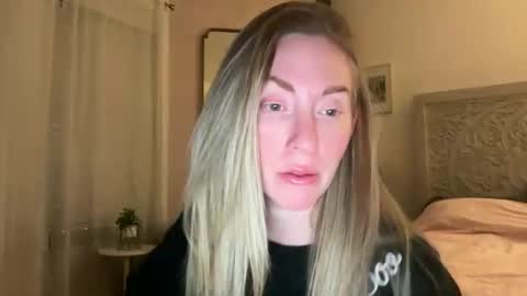 Snapshot of sarahgiroux86 chatting on April 15, 2026, 4:30 am Sarah online show from April 15, 2026, 4:30 am